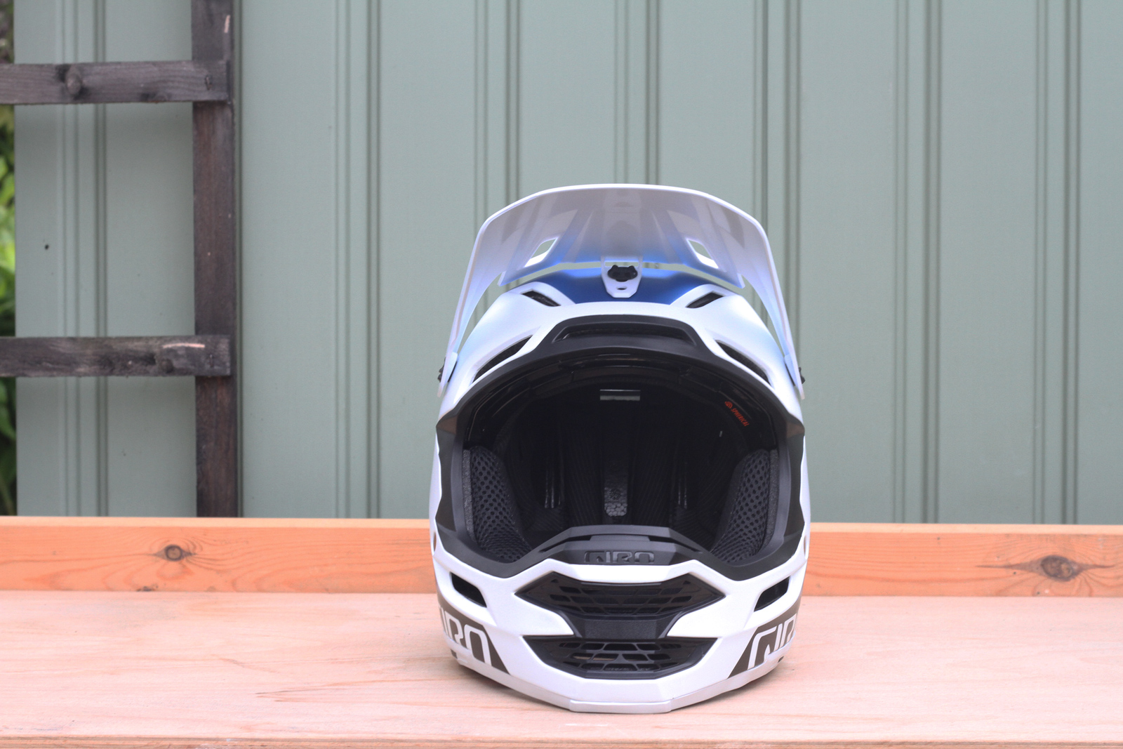 giro insurgent spherical mips full face helmet front view