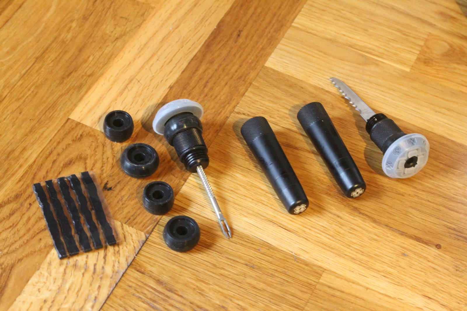 muc-off stealth tubeless puncture plug kit contents