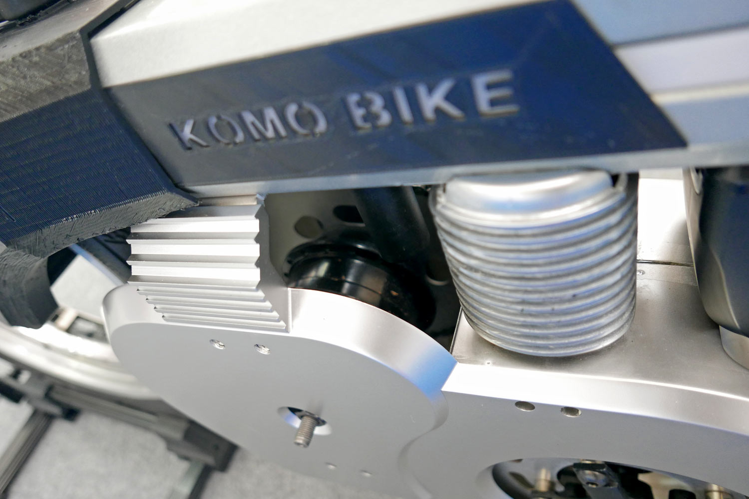 Komo Bike hubless ebike, hub drive motor inside