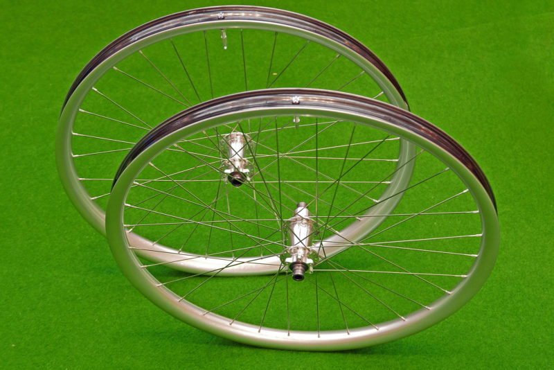 Qvist hubs delivers fast 128tooth Double Ratchet engagement Bikerumor