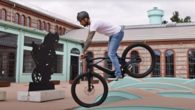 Freestyle e-bike: watch Brumotti pull off all the tricks on a Serial 1 commuter