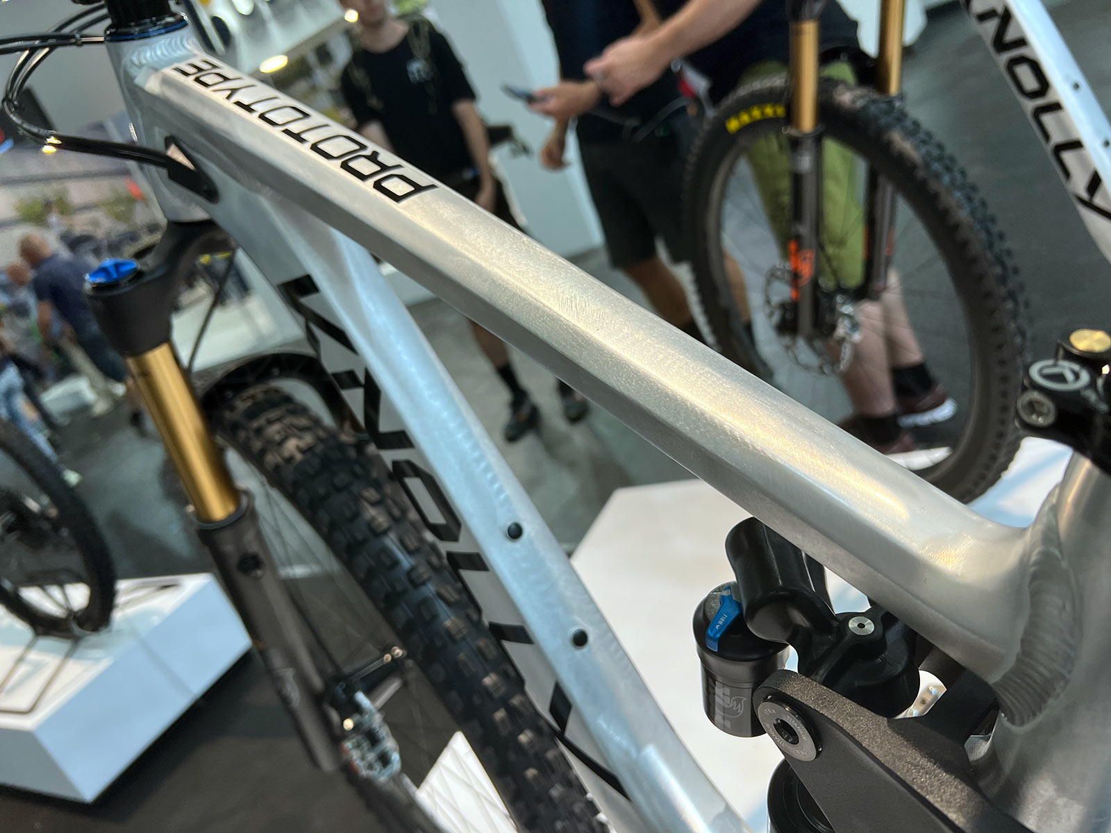 prototype 2023 knolly chilcotin enduro mountain bikes with straight top tube
