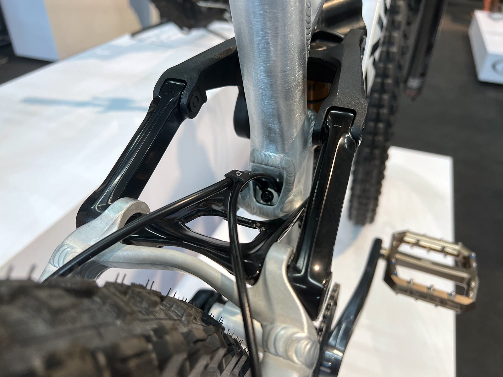 knolly rear brake and shift cable port exits from the seat tube