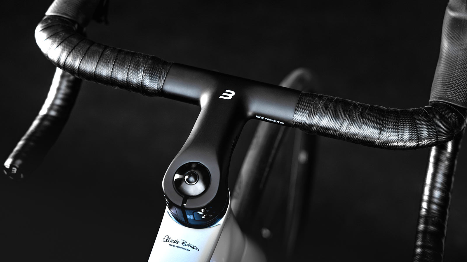 2022 new Basso Diamante lightweight modern classic Italian carbon road bike, Levita cockpit