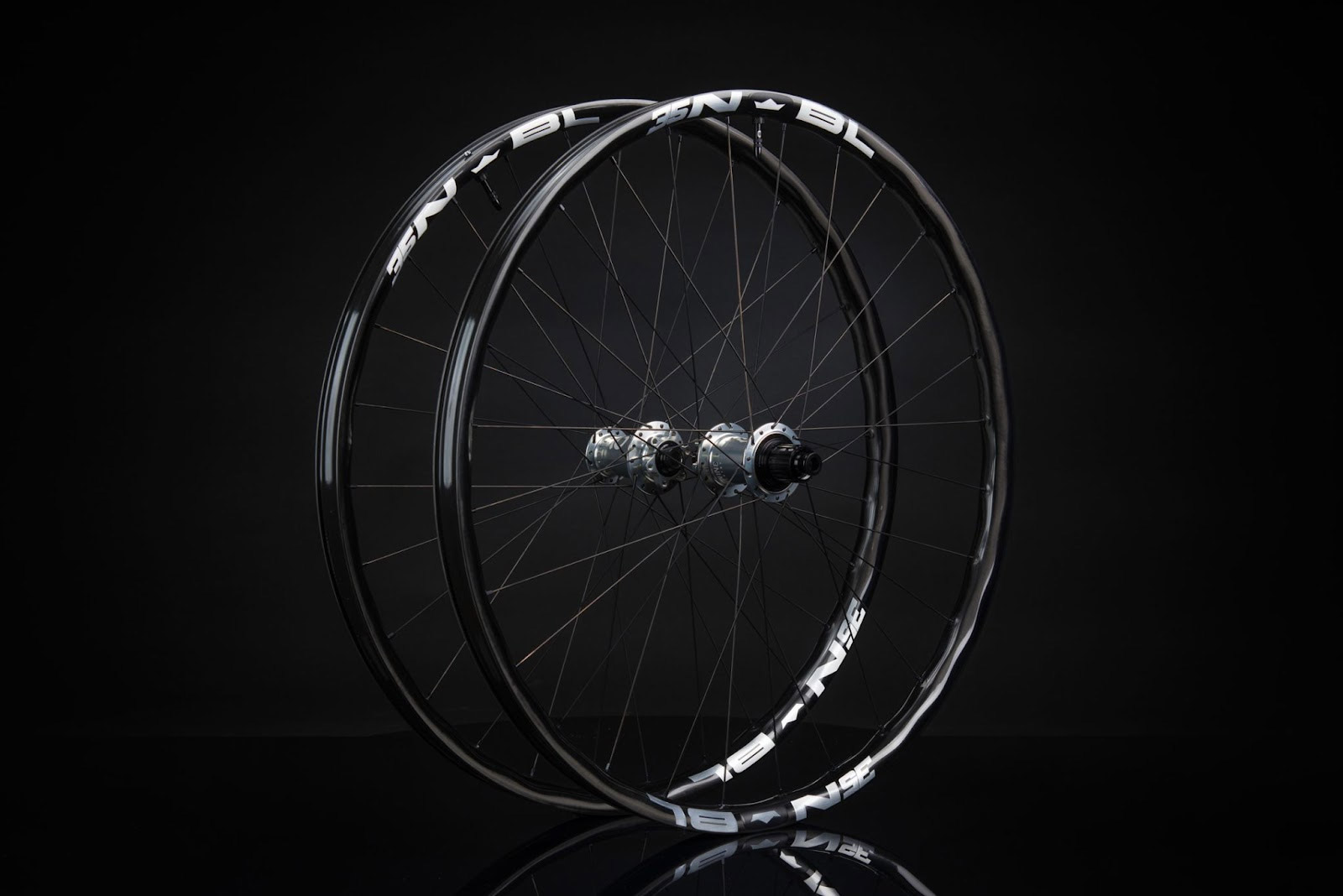 nobl tr35 wheelset carbon rims sinewave design aggressive xc downcountry riding
