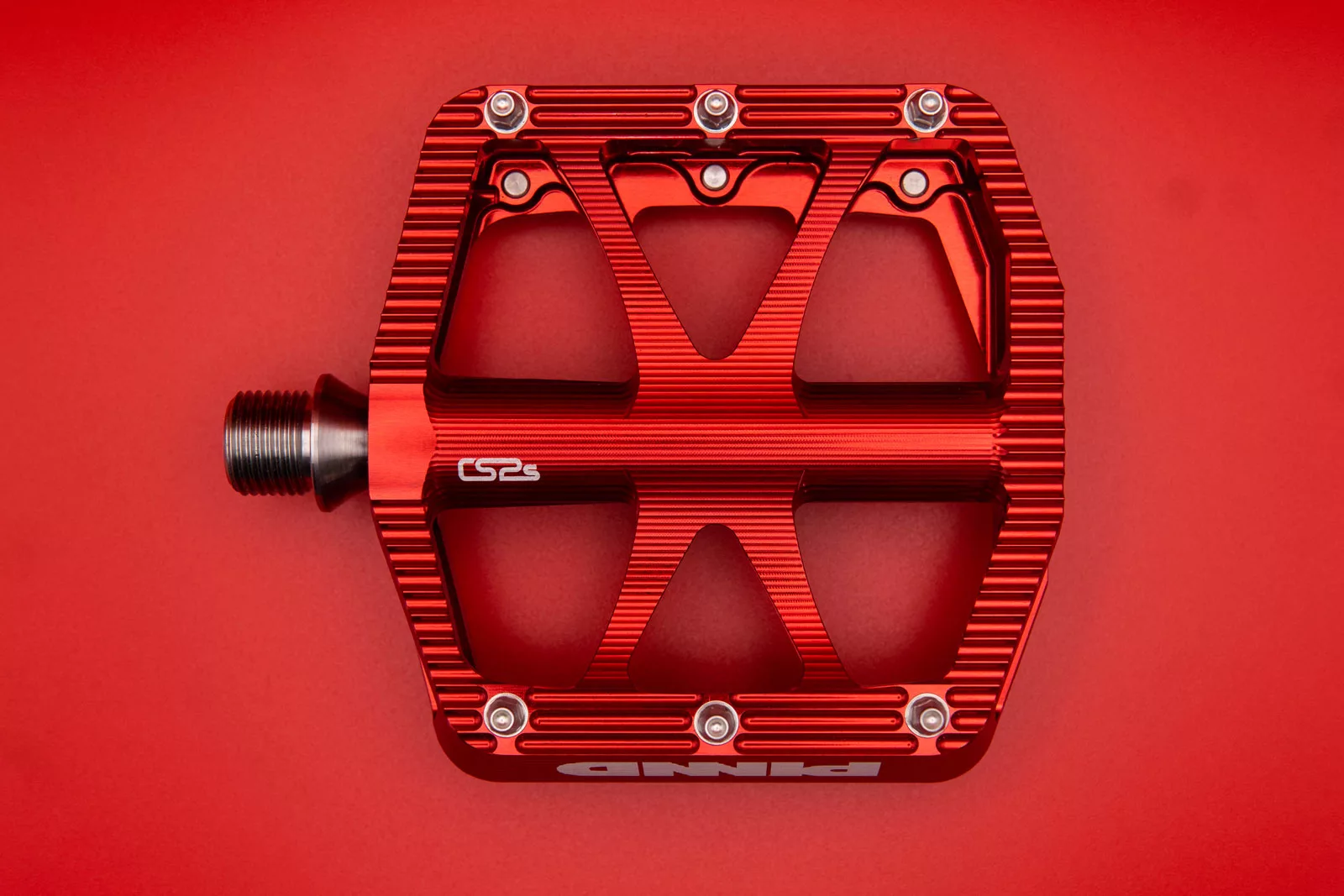 pinnd cs2s mtb pedal red made in scotland ti axle small feet