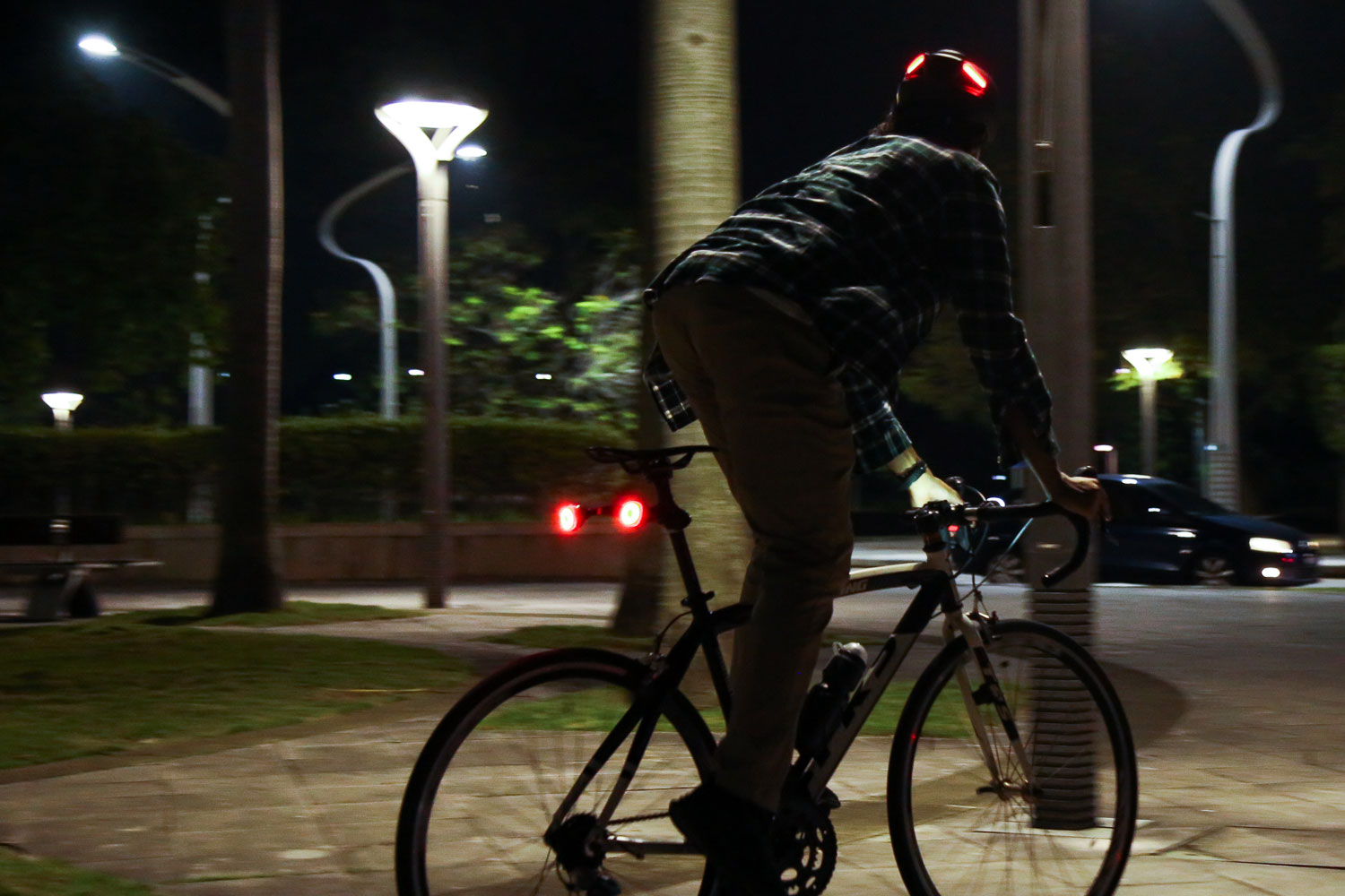 Lumos Firefly smart 4-in-1 bike lights, night ride