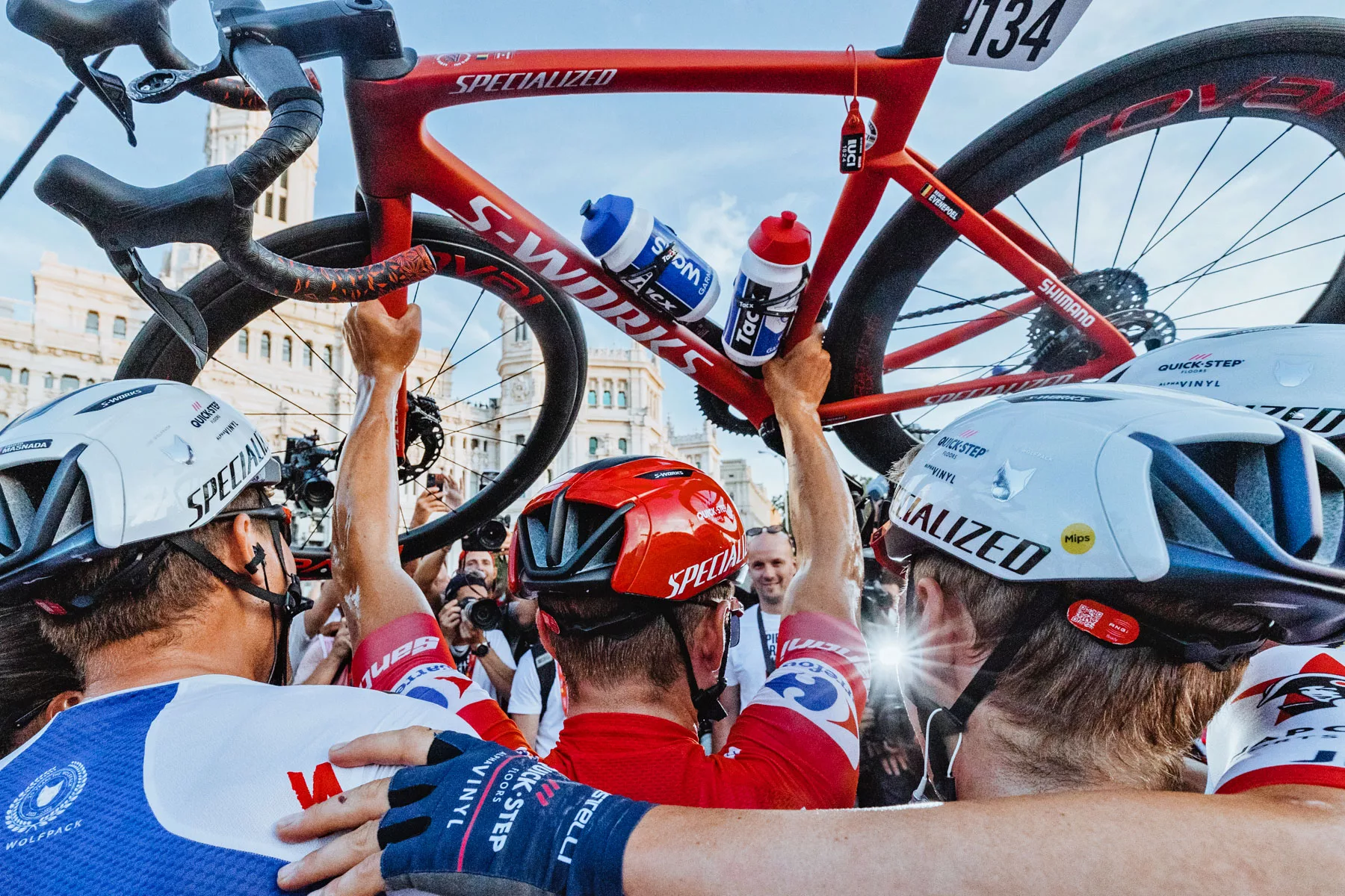 Remco Evenepoel 2022 Vuelta winner, custom Specialized S-Works Tarmac SL7, final stage by Chris Auld overhead