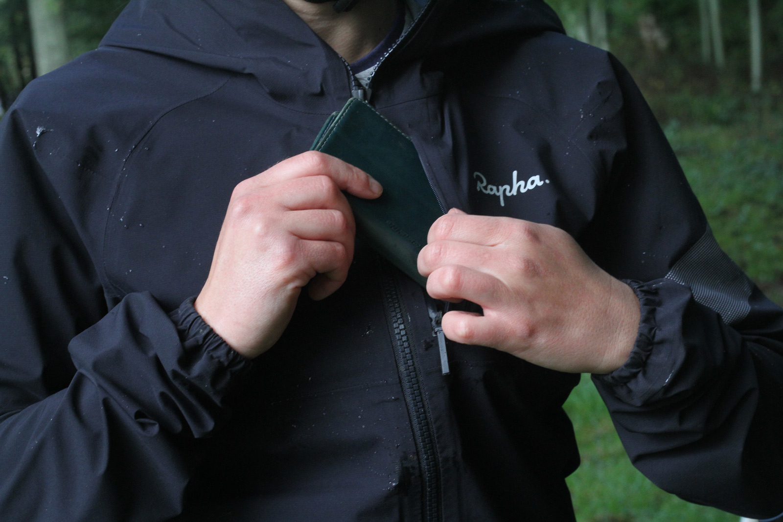 rapha gore-tex infinium hybrid trail jacket review chest pocket stores iphone 7