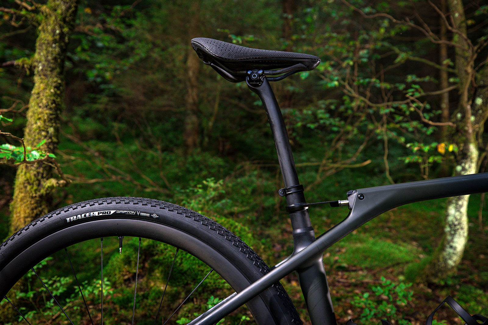 closeup details of specialized diverge str gravel bike with future shock suspension