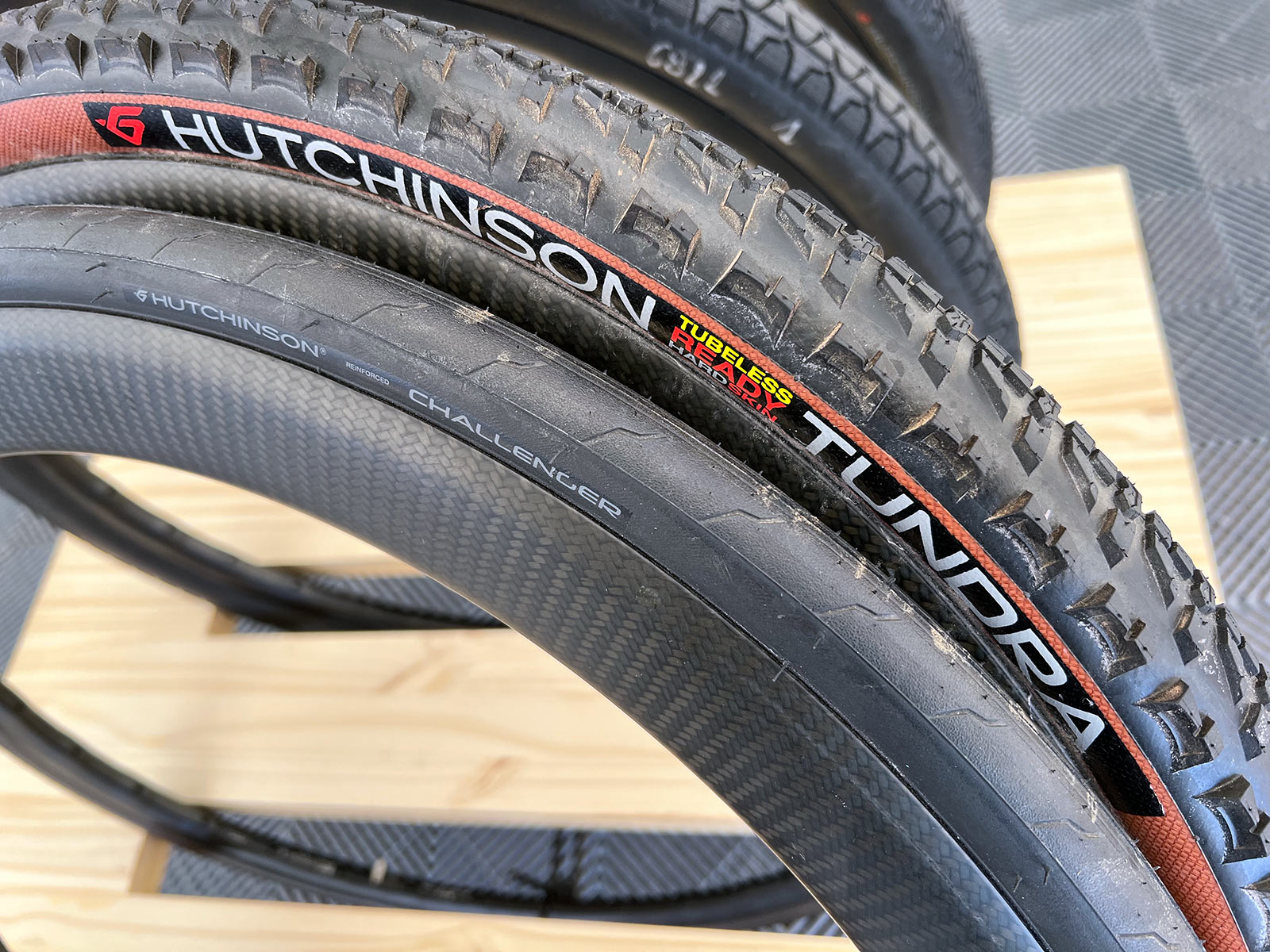 prototype hutchinson tundra gravel and tubeless road bike tires