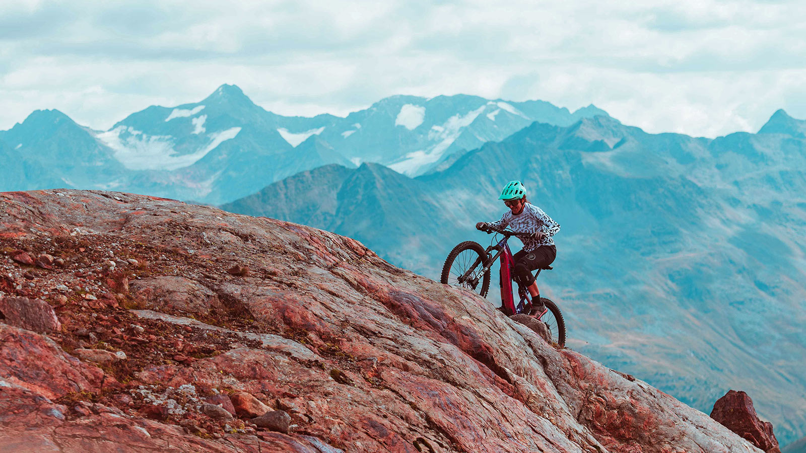 NOX Epium eMTB, lightweight carbon enduro all-mountain ebike made-in-Europe, climb