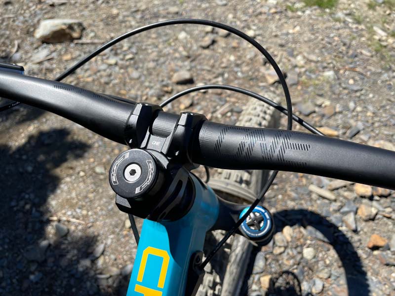 OneUp Components Carbon Handlebar, top, middle