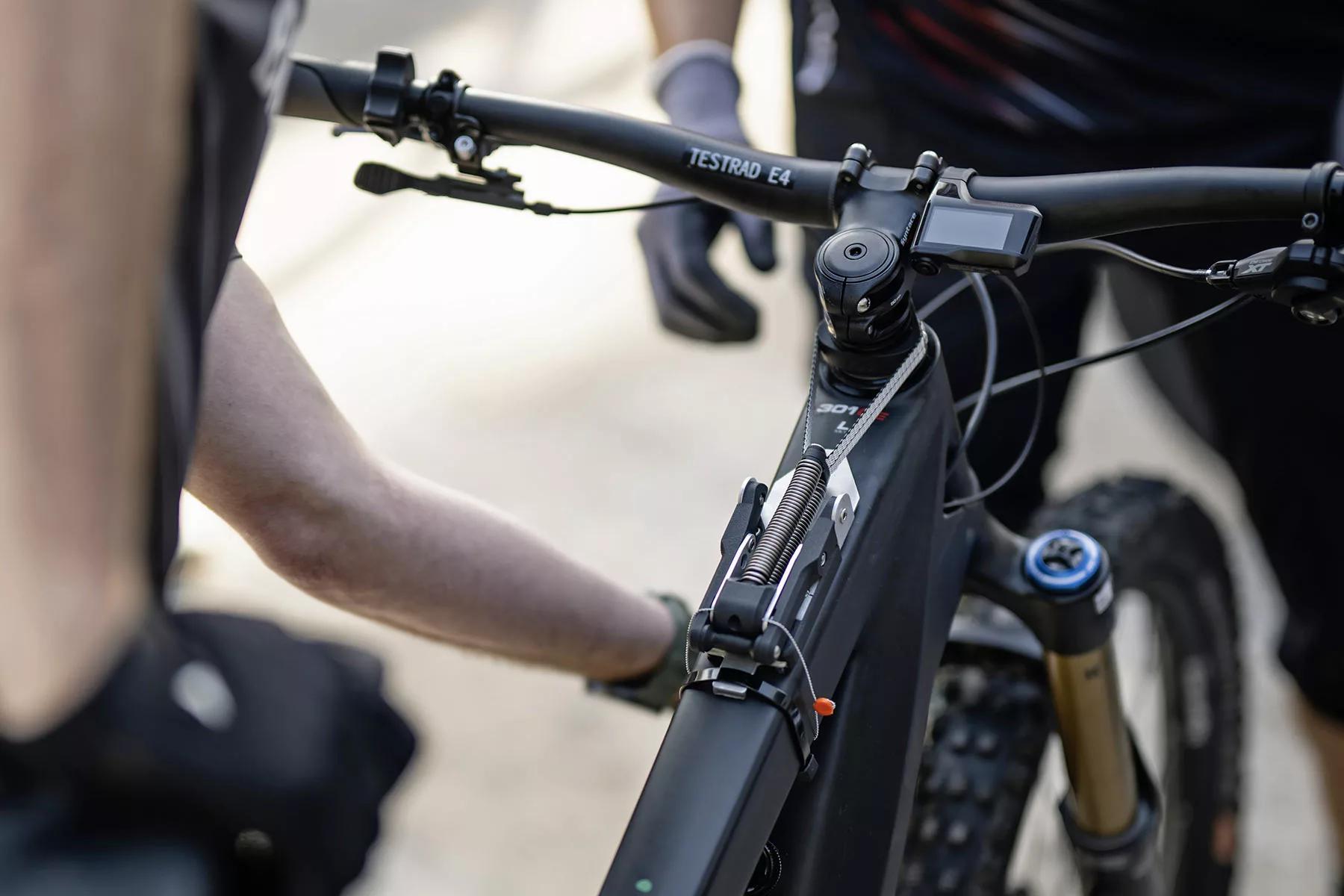 Syntace KIS steering stabilizer reimagines MTB handling for Liteville & Canyon, photo by Roo Fowler