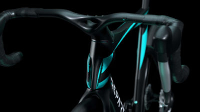 Bianchi Oltre RC “Hyperbike” gets air deflectors and vented, integrated stem