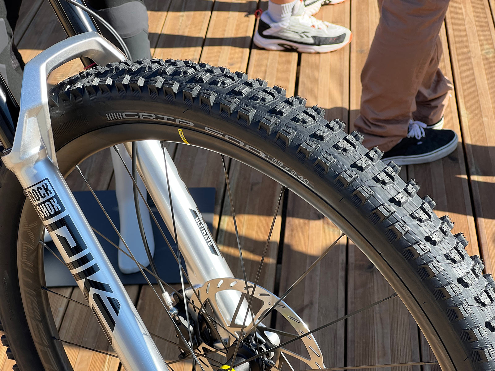 closeup details of prototype rockrider feel TE S carbon enduro mountain bike