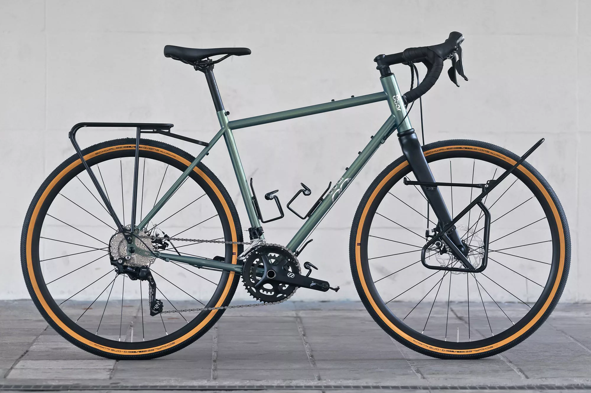 8bar Pankow affordable steel gravel commuter touring bike, photo by Stefan Haehnel, complete