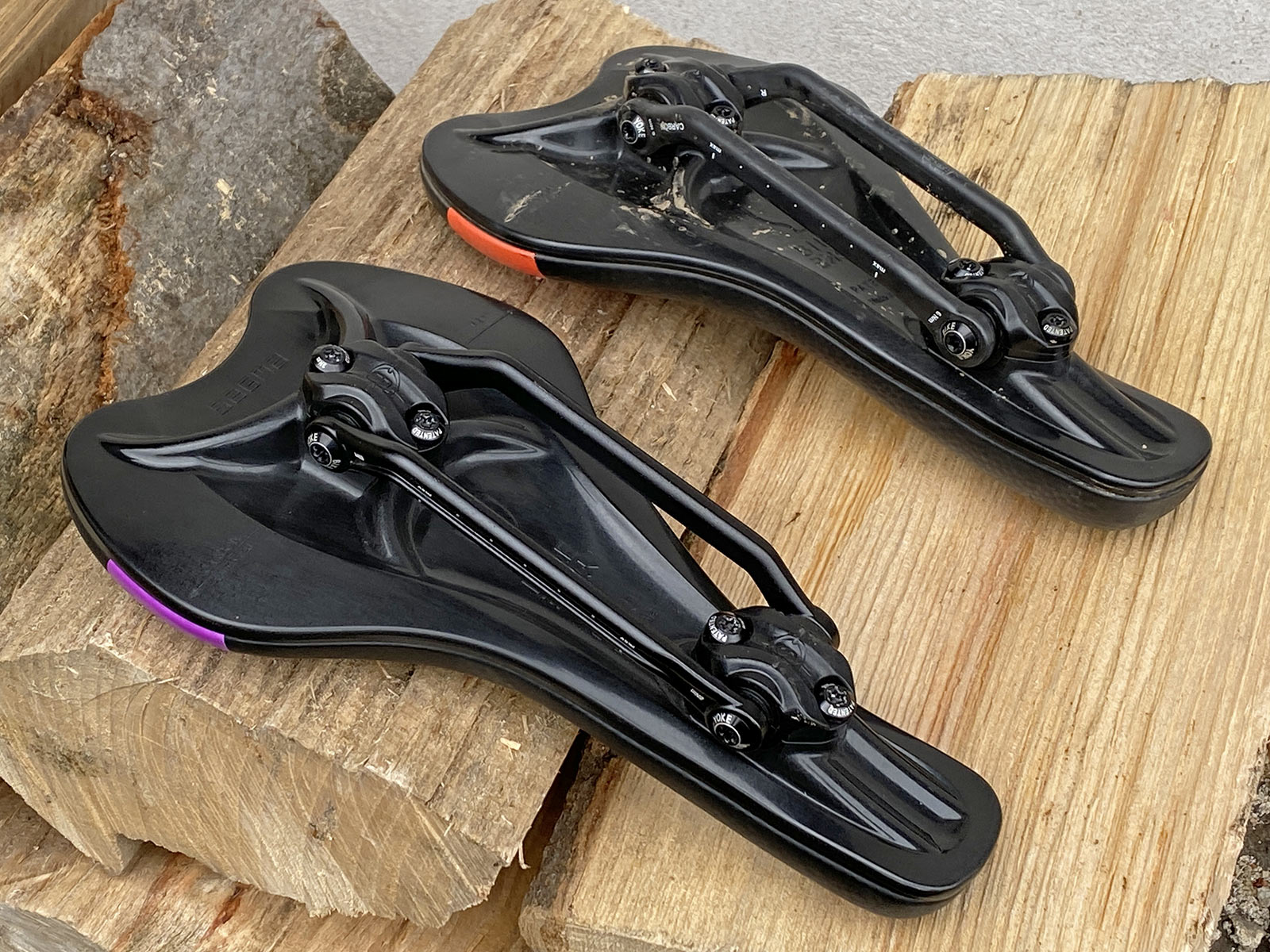 BikeYoke Sagma Carbon floating suspension saddle, underside of carbon-reinforced she;ll;