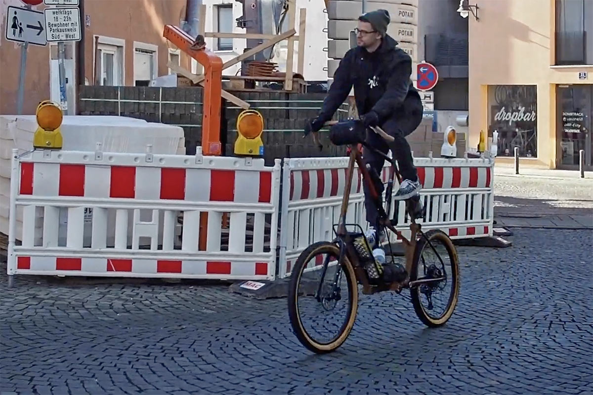 Bombtrack Beyond²: Harald's House Blend Dropbar-Bikes.de custom gravel adventure tall bike, city rising Bavaria