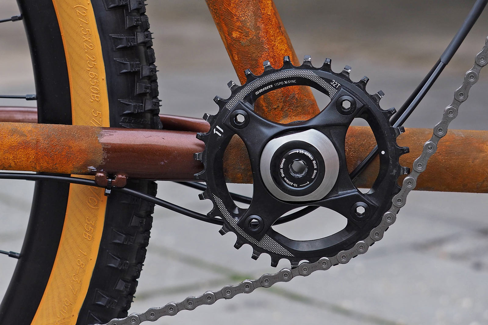 Bombtrack Beyond²: Harald's House Blend Dropbar-Bikes.de custom gravel adventure tall bike, stoker guide pulley