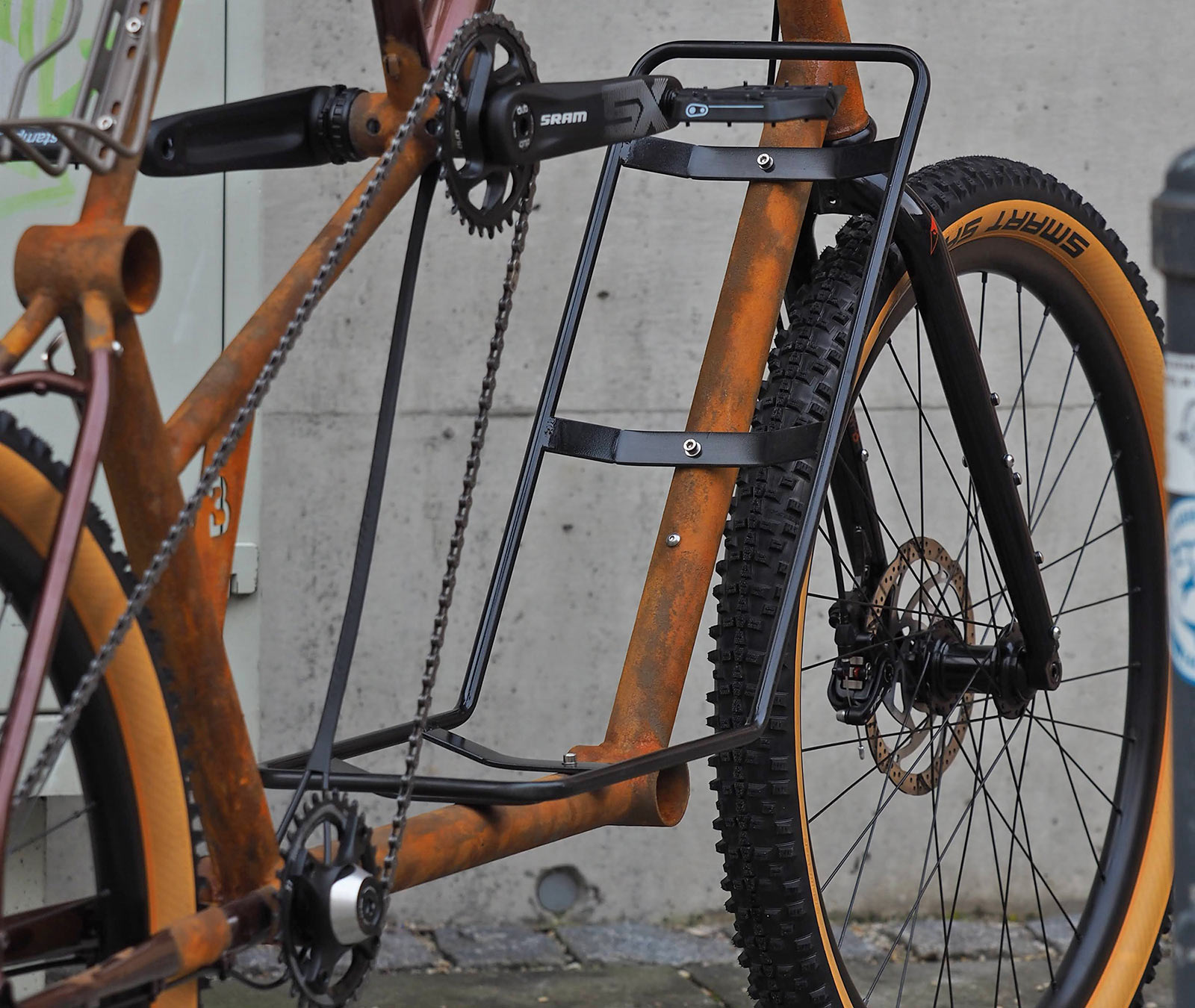 Bombtrack Beyond²: Harald's House Blend Dropbar-Bikes.de custom gravel adventure tall bike, lower bikepacking rack