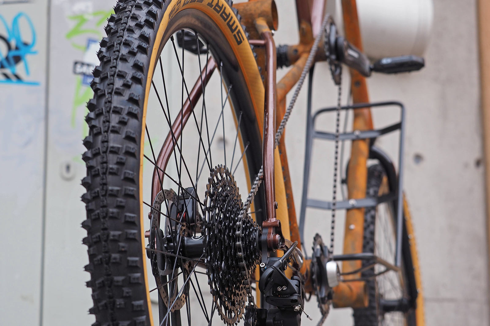 Bombtrack Beyond²: Harald's House Blend Dropbar-Bikes.de custom gravel adventure tall bike, rear end