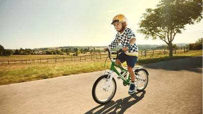 This woom Kids Bike Shifts AUTOMAGIC-ally with 2 Speed Automatic Rear Hub