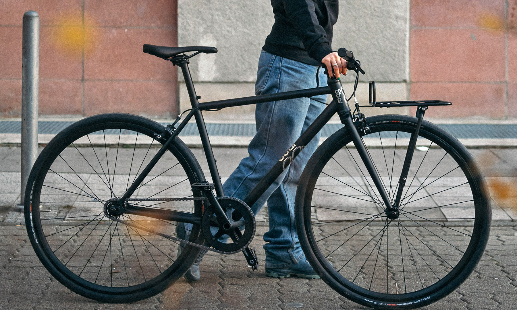 8bar Neukln steel v2 versatile affordable fixie singlespeed bike, photo by Stefan Haehnel, urban commuter with rack
