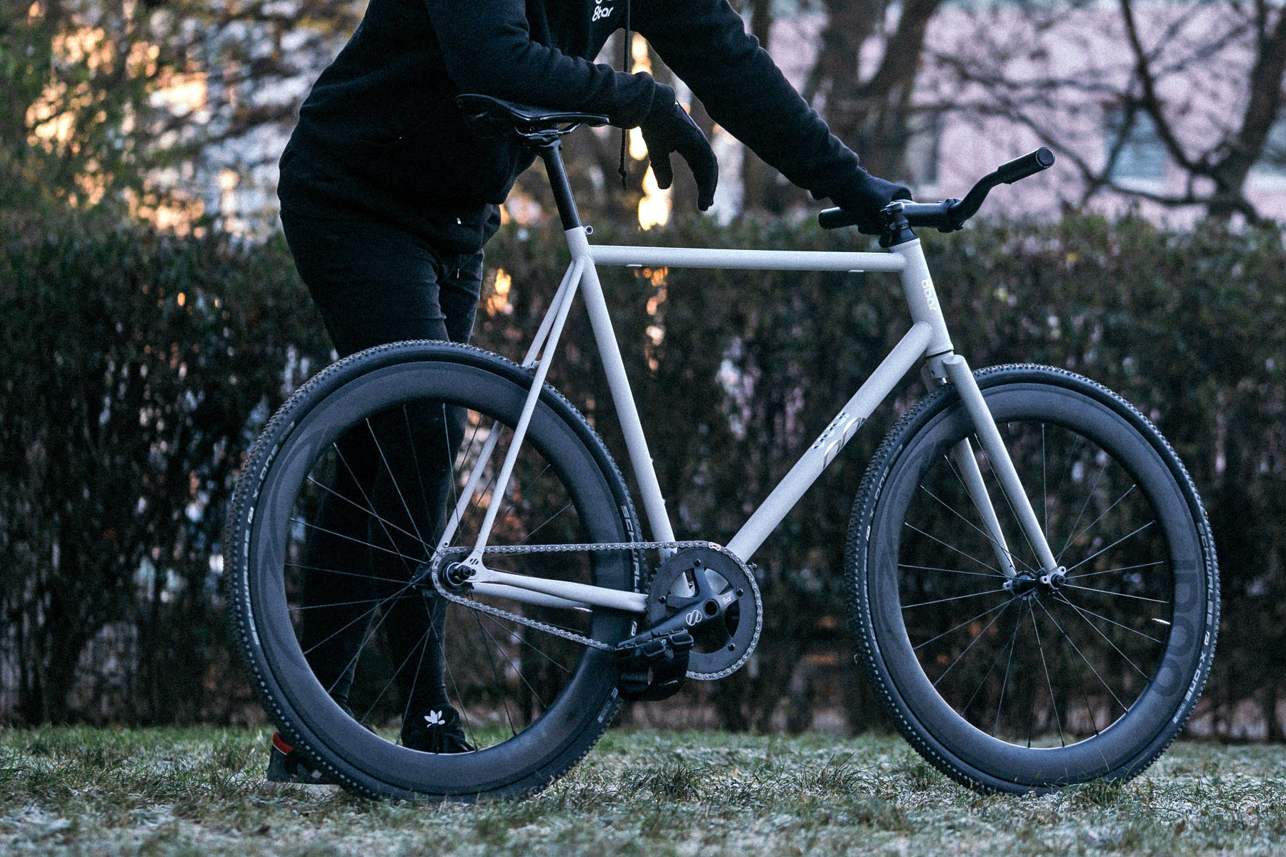8bar Neukln Fixie is Back Modernized, Lighter and With Big Tracklocross Tire Clearance