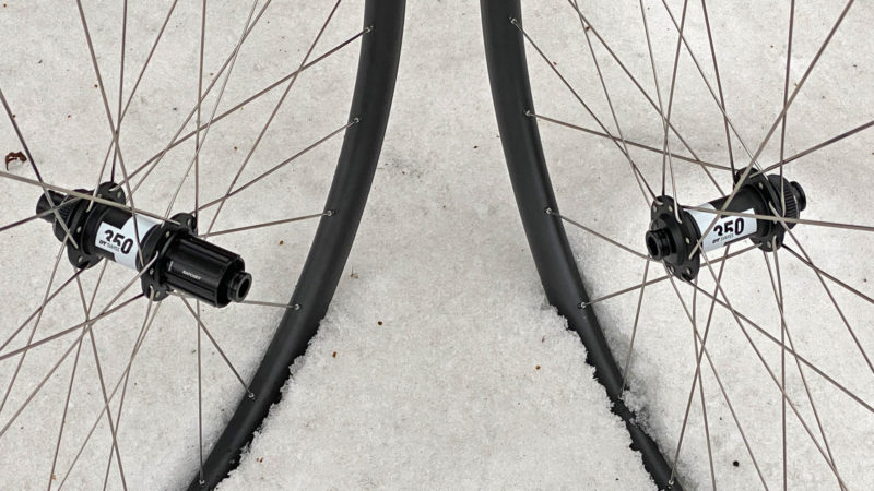 Los bujes de bicicleta de carretera DT Swiss 350 ofrecen detalles de bujes Star Ratchet ligeros, duraderos y asequibles