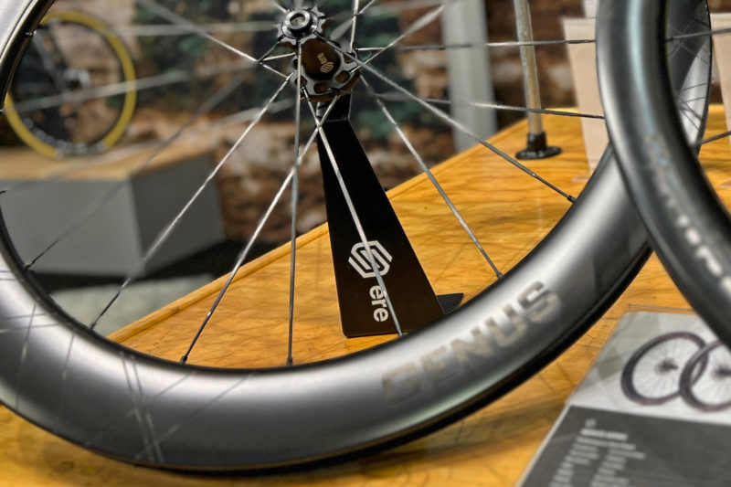 ERE Genus gen2 ultralight tubeless aero carbon road bike wheels, rim & Aeris carbon spoke detail