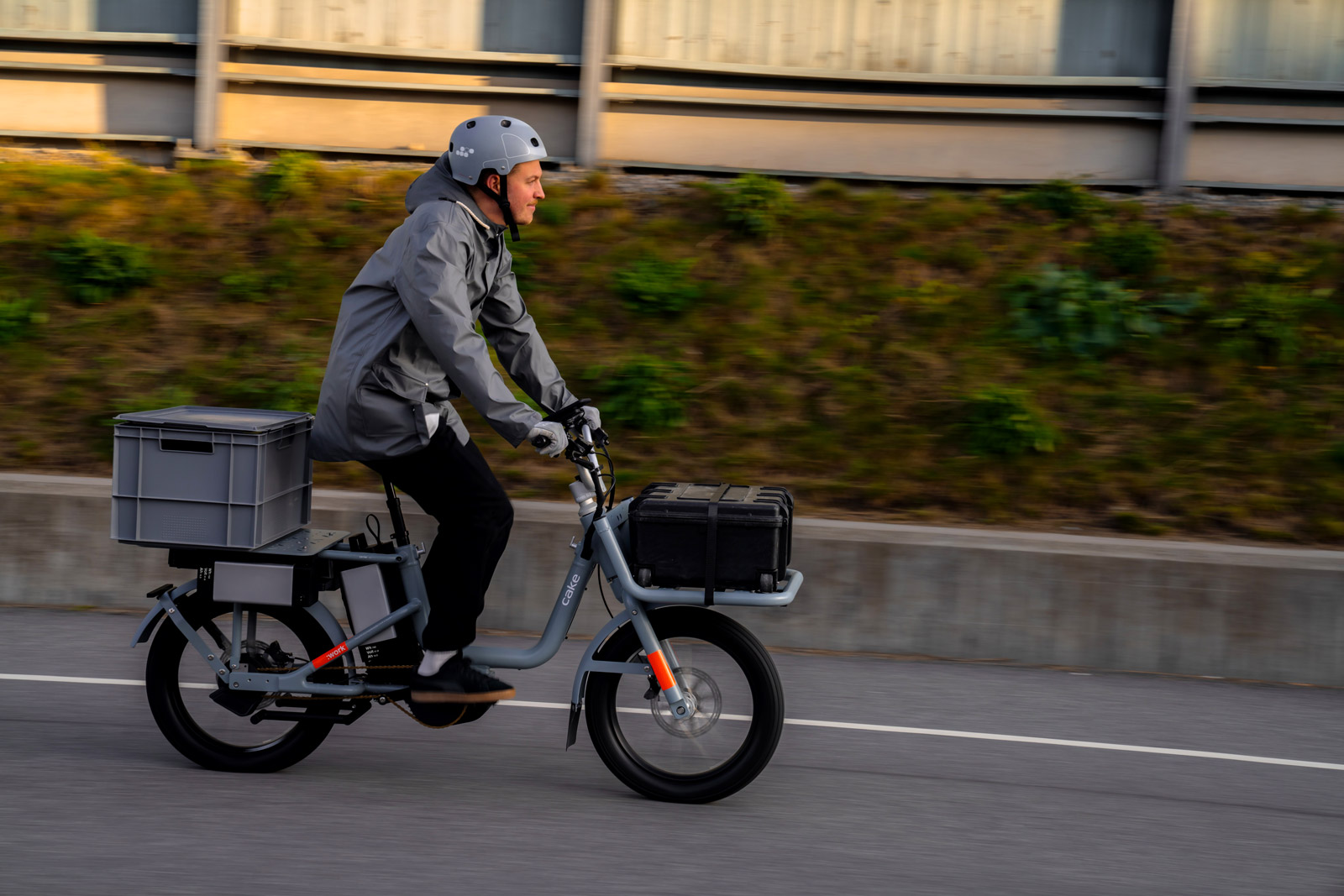 Cake Åik Pedal-assist Utility Ebike Of :work Series Claims 224 Mile 