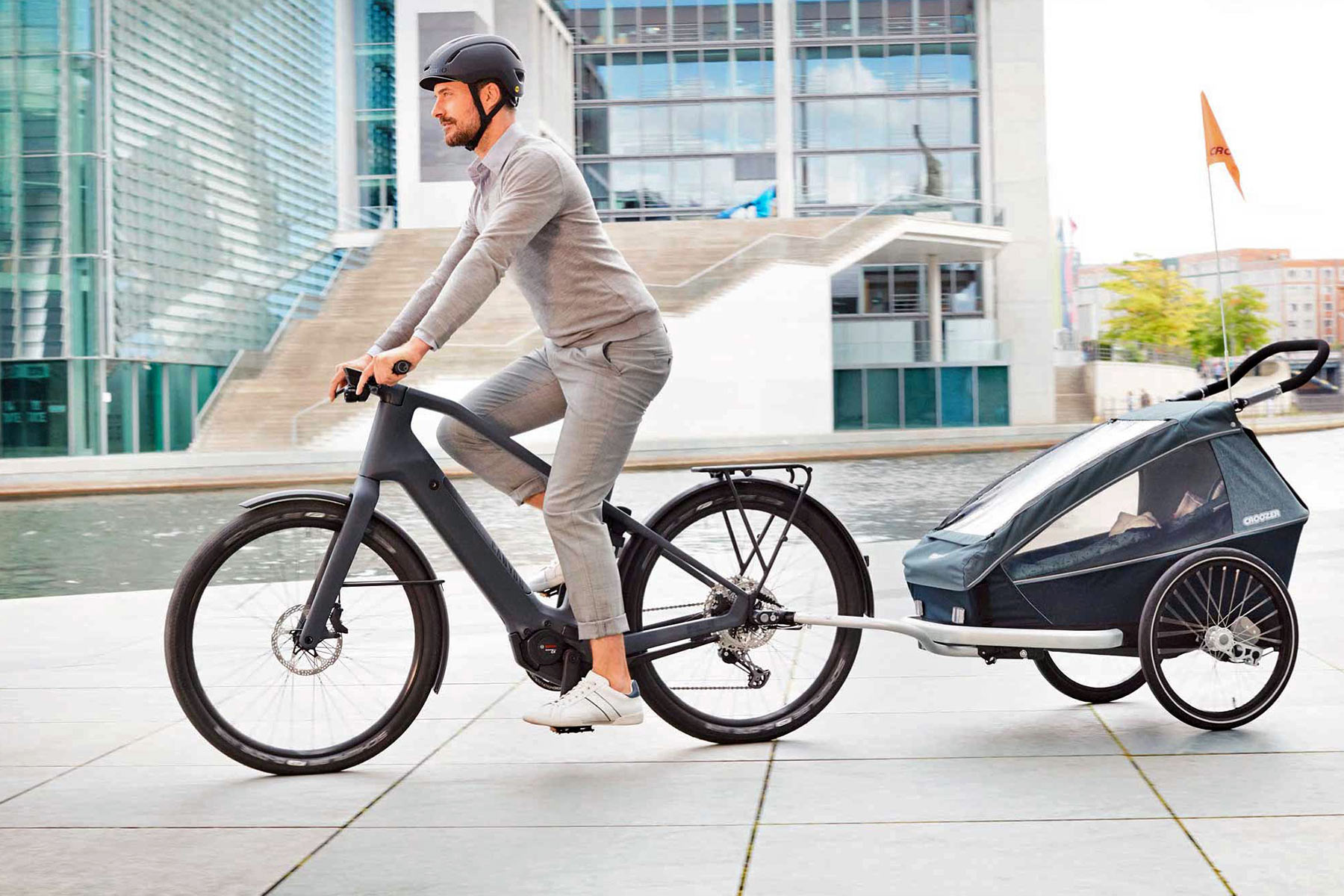 2023 Canyon Precede:ON urban ebikes, now available in USA cities, riding with trailer