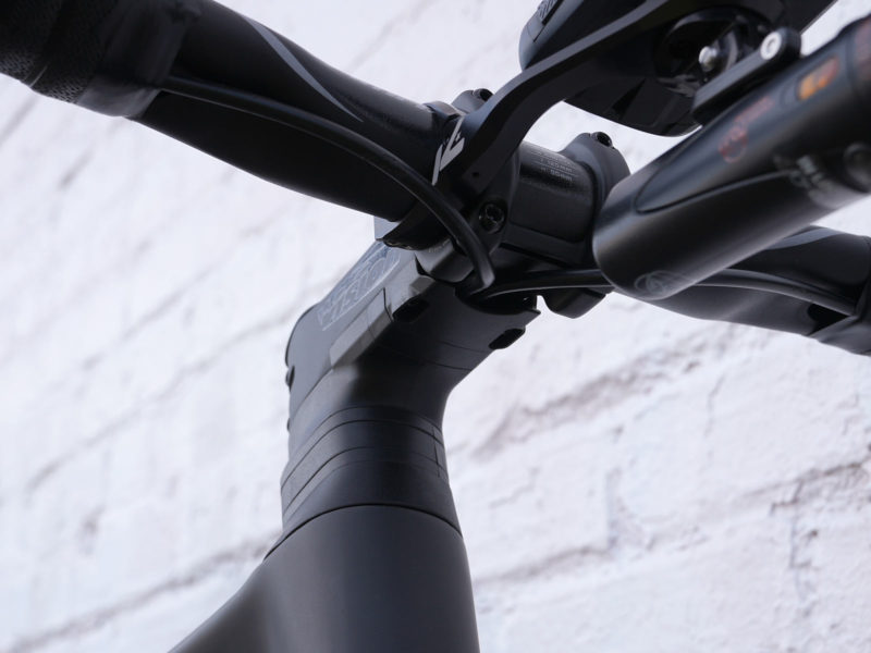 fezzari veyo sl aero road bike review - closeup headset and stem details