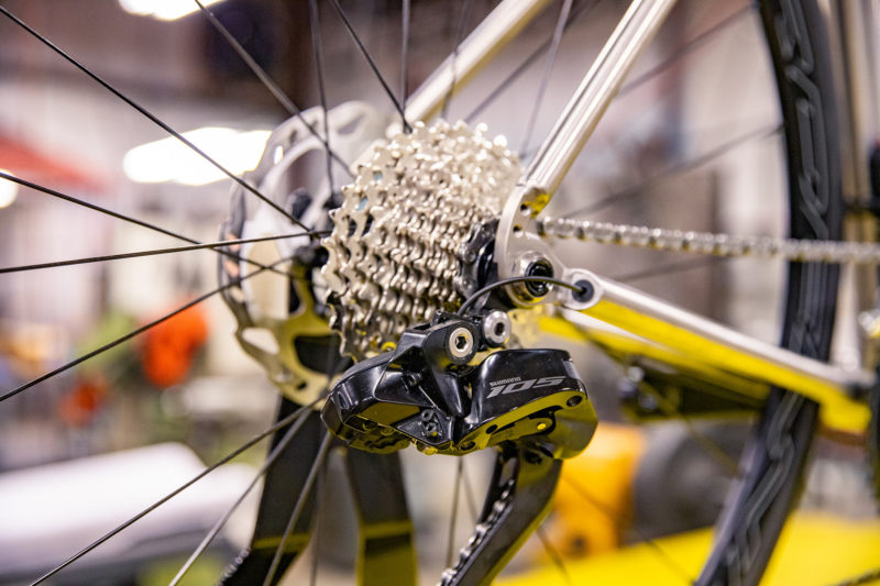2023 litespeed Arberg kotoučová brzda titanová silniční kolo zadní výsuv detail
