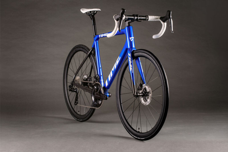 2023 time alpe d'huez road bike shown in chroma blue