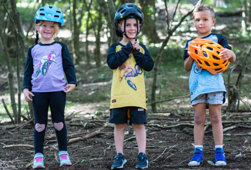 KRS Windproof Kids MTB Jersey collection with kids standing