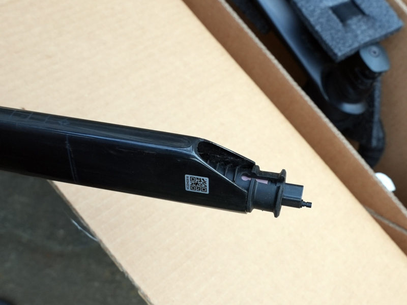 seatpost detail showing di2 battery in Veyo SL