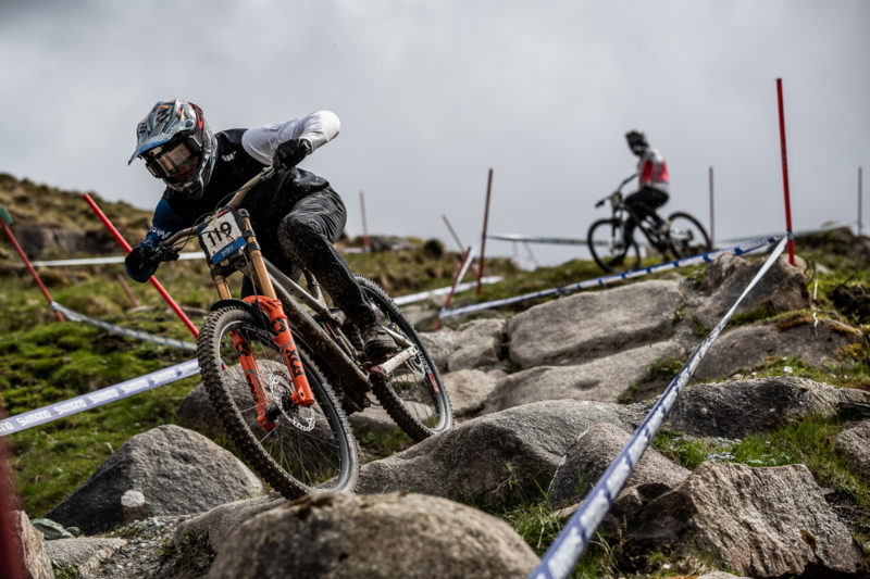 luke williamson fort william world cup dh rock garden section aboard raaw yalla dh bike prototype 555 gravity racing team