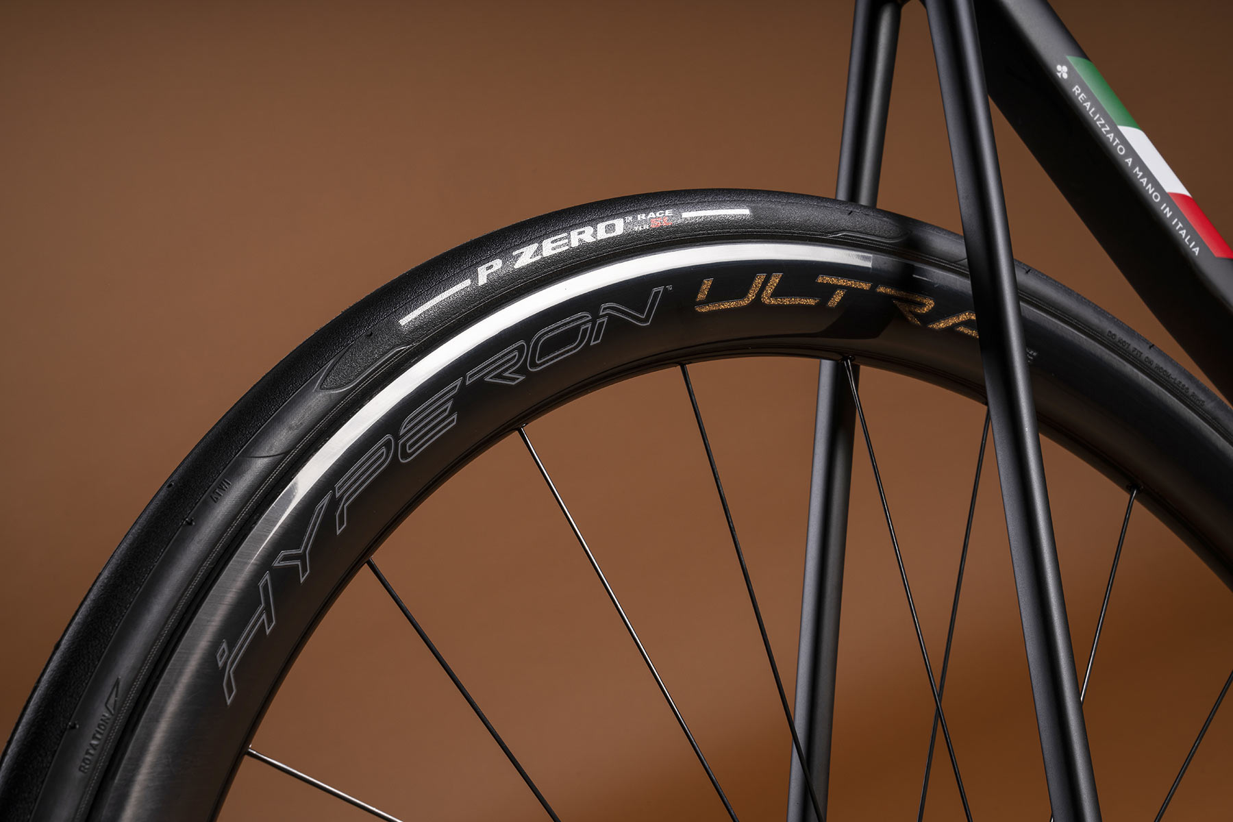 Campagnolo Carbon Wheels Go UltraLight with 1160-1240g Hyperon