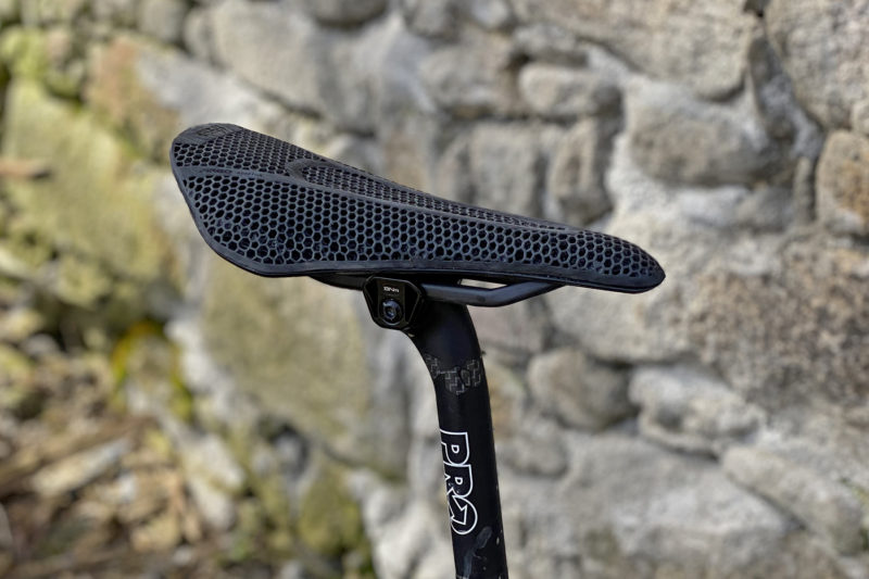 Fizik Vento Argo Adaptive 00 lightweight full carbon saddle with 3D-printed ergonomic padding, now with 7x9mm carbon rails