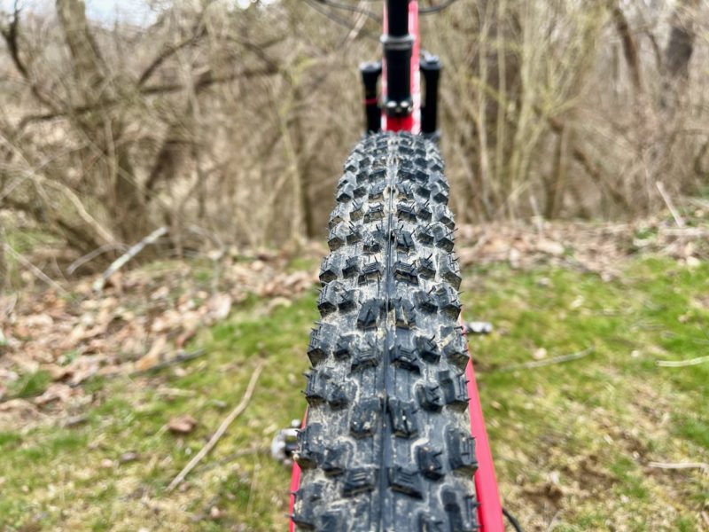 HUNT XC Wide Wheelset review Vittoria 2.35 rear thomus top tread
