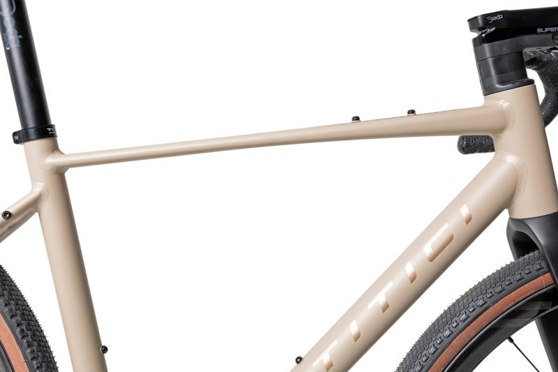 Titici Alloi PAT.H flexing aluminum alloy bikepacking gravel bike, PAT flat top tube