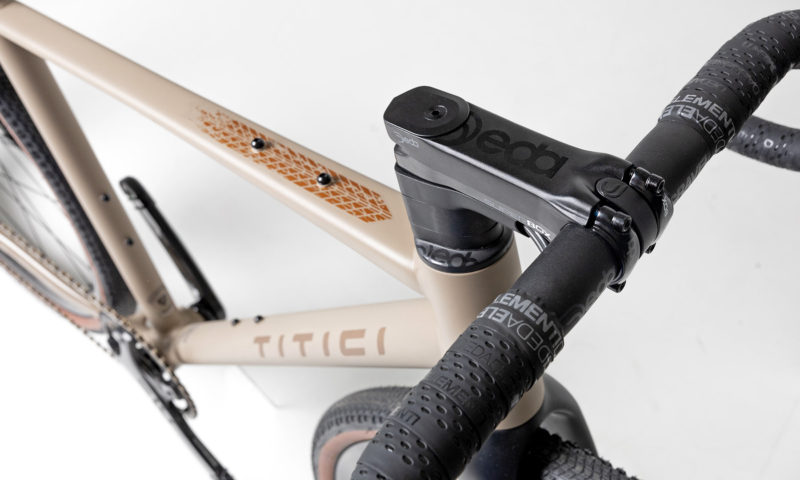 Titici Alloi PATH flexing aluminum alloy bikepacking gravel bike, Deda DCR headset cable routing