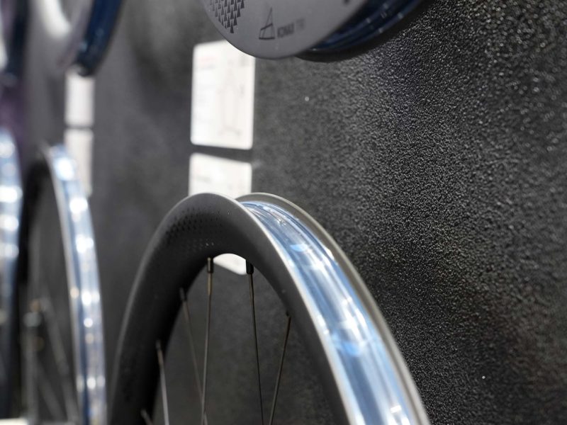 token hookless carbon mountain bike and triathlon wheels