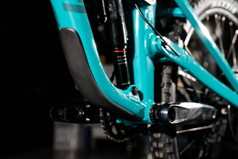 2023 devinci chainsaw downtube protection