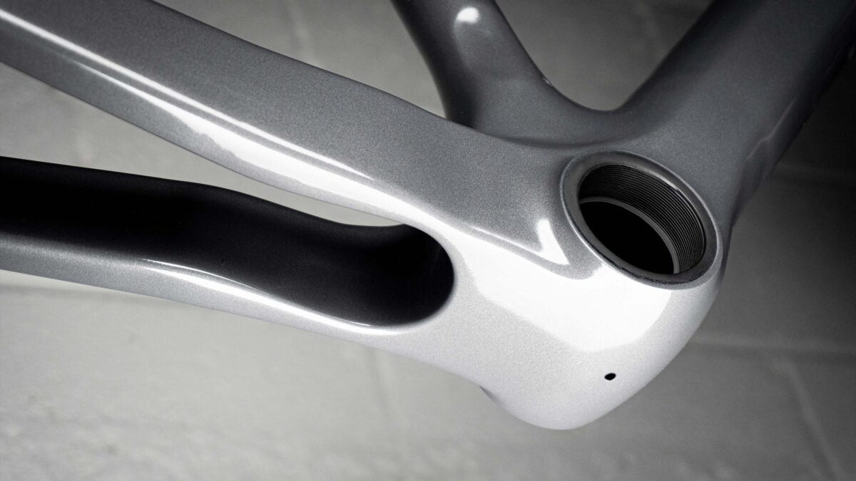 LOOKING FOR A CUSTOM BIKE WITH T47 BOTTOM BRACKET – aero titanium