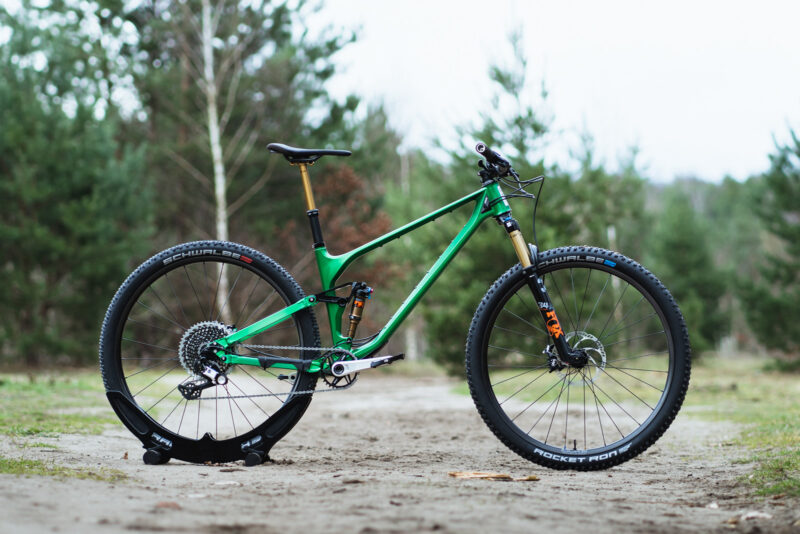 actofive i-train short-travel aluminum mtb designed by simon metzner cnc machined front triangle mullet capable green frame