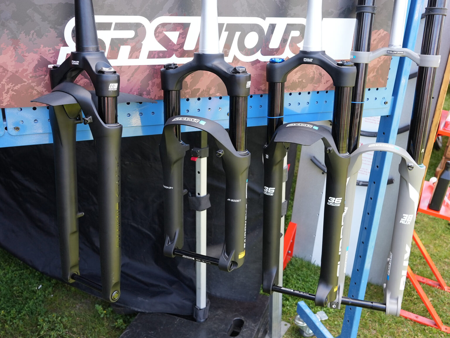 SR Suntour shows lighter, upgraded gravel, enduro & kids forks Bikerumor