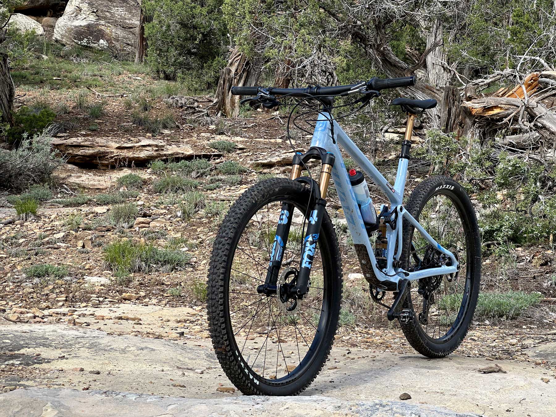 2023 pivot mach 4sl mountain bike shown from front angle